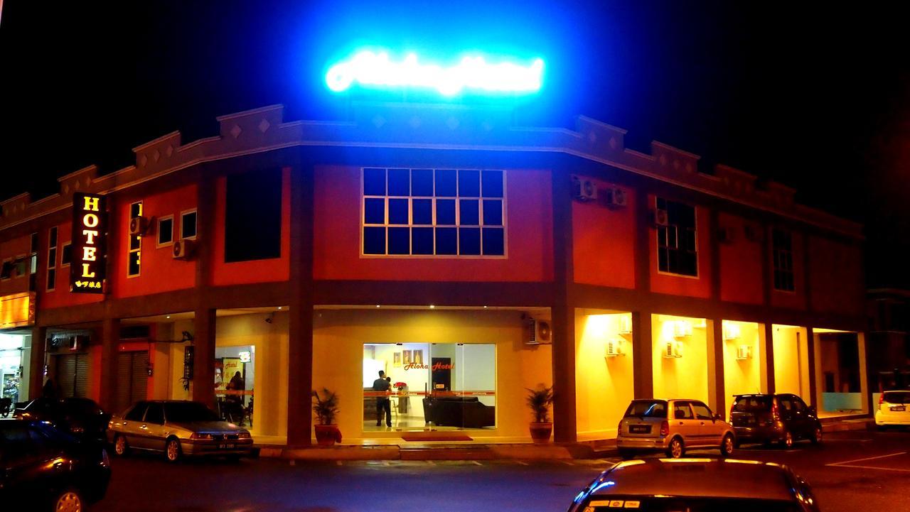 Aloha Hotel Lumut Buitenkant foto